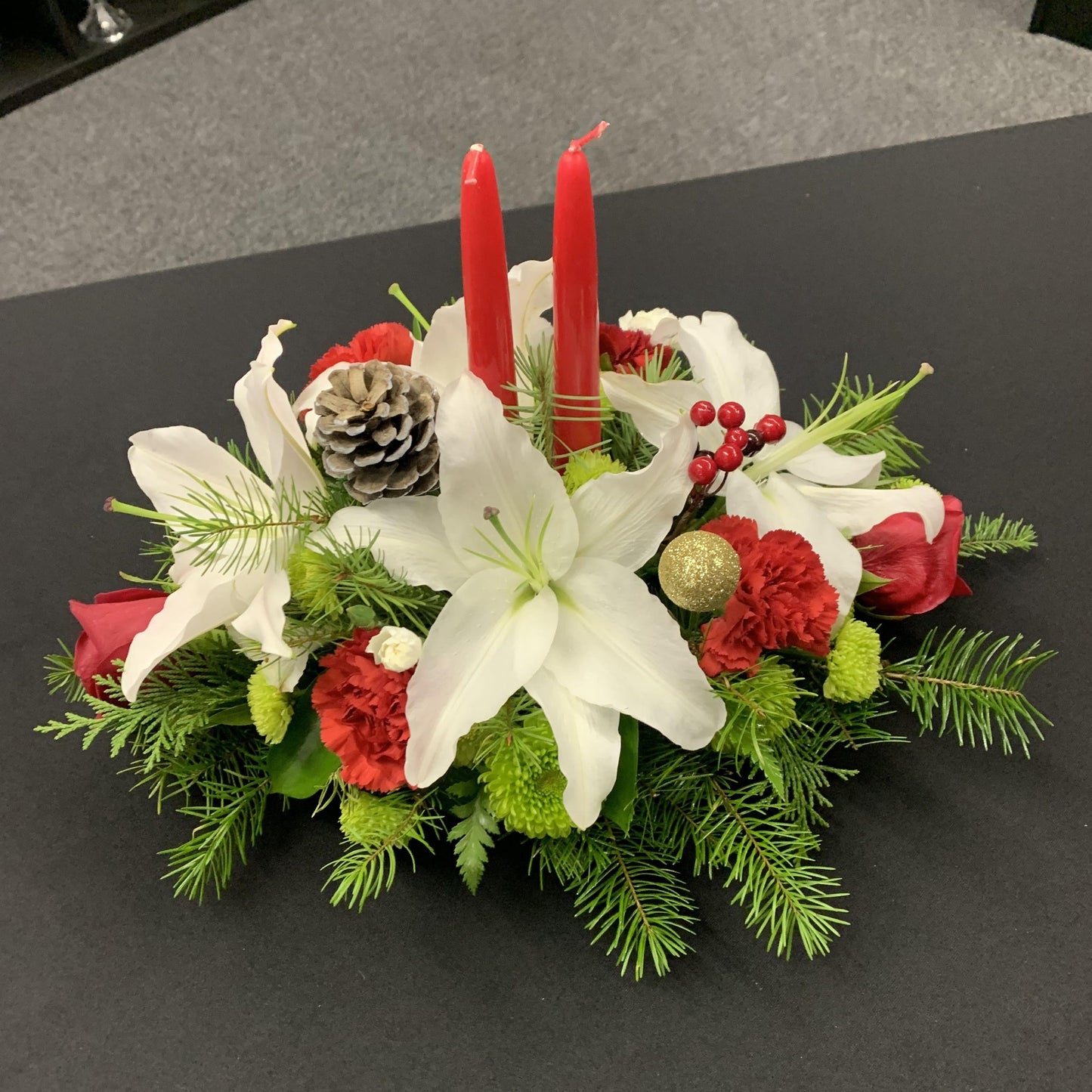 BEAUTIFUL CHRISTMAS CENTER PIECE